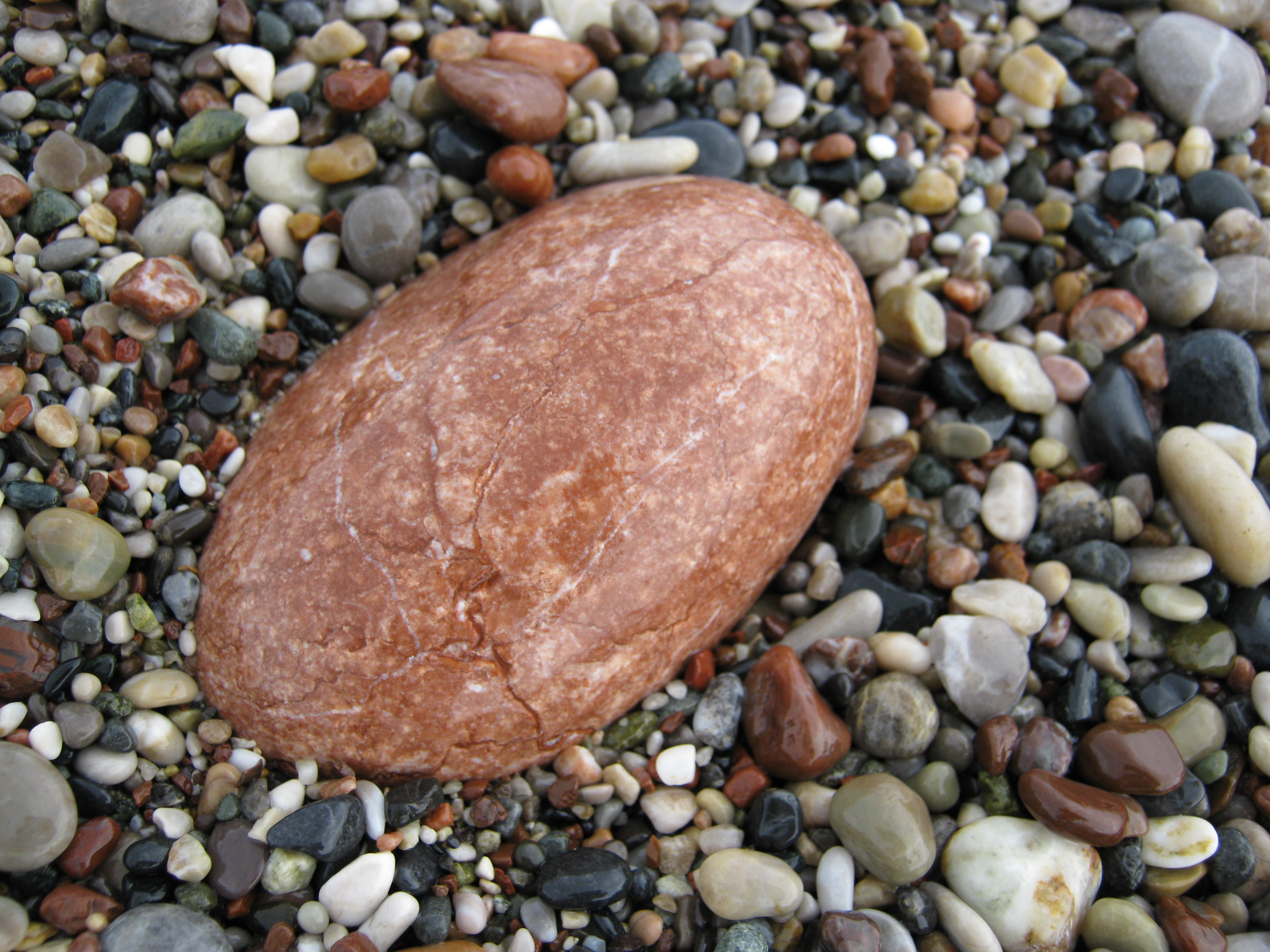 Валуны галька. Камень обычный. Речные камни. Маленький камень. Морские камни.